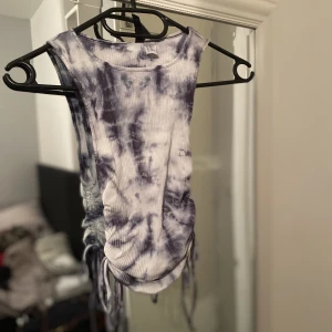 Vit-lila topp - Väldigt fin färger och fin till sommaren! Aldrig använts! Storlek Xs🥰