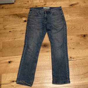 Blåa jeans i bra skick, nypris - 450kr