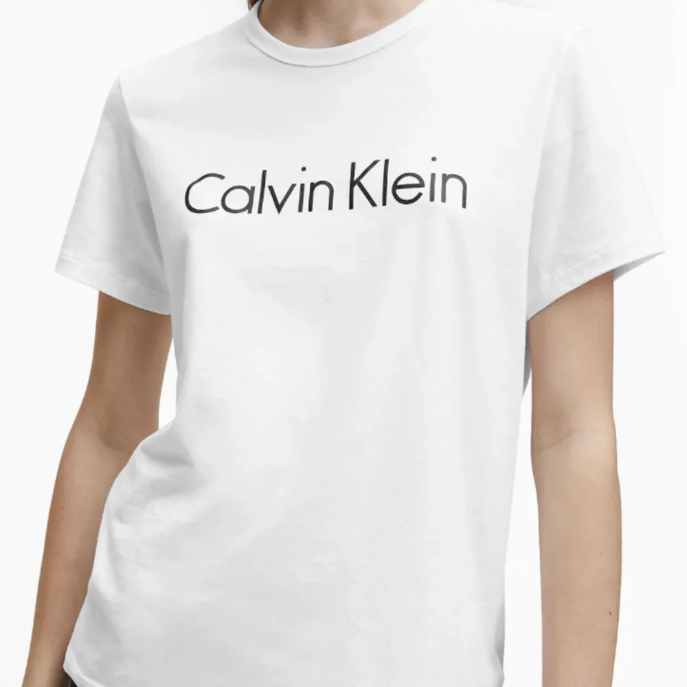 Superfin calvinklein T-shirt som är sparsamt använd!. T-shirts.