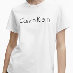 Superfin calvinklein T-shirt som är sparsamt använd!