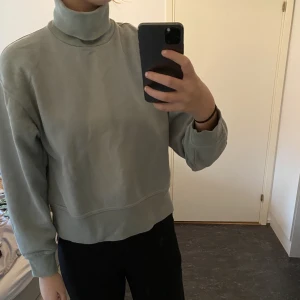 Sweatshirt med krage - Bekväm och fint skick