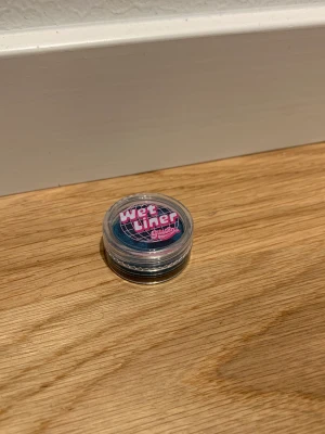 Wet liner  - Oanvänd, blågrön 