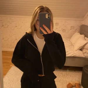Ziphoodie  - Ziphoodie från h&m i storlek xs💕💕 säljer för 65kr + frakt