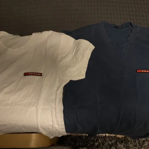 Prada T-shirt - Kopia t shirts men väldigt fint skick 199 kr för båda