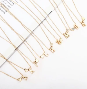 Hjärta Bokstarv Halsband  - 45.00+5.00 cm lång 