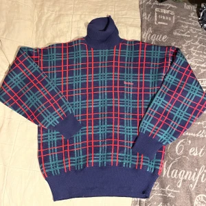 Stickad polotröja - Bangin ass stickad polotröja med dunder skick och passform