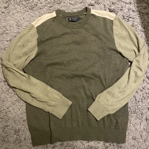 Stickad tröja - Stickad tröja från Riley i storlek M