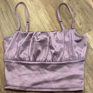 Lila topp - Lila top. Skriv för fler frågor och bilder🌸