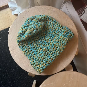 Stickad mössa - Hemmastickad mössa. Superfin och mysig