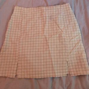 Kjol från Shein - Säljer denna kjol från Shein, använt 1 gång 