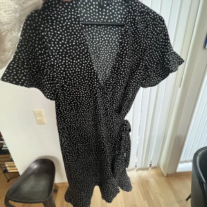 Prickig klänning  - Jätte fin och söt klänning🥰🥰