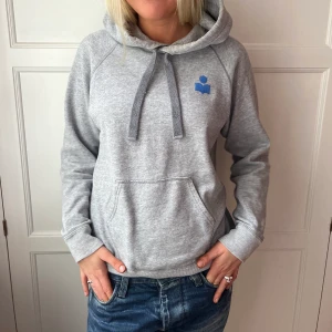 Marant hoodie!! - Säljer denna så fina hoodie från Isabel Marant den använd men fortfarande jätte fint skick💙 Den är storlek fransk 42 som sitter som en S💕