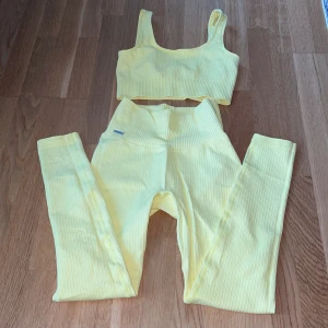 Aimn set - Oanvänt set från Aimn. Skitsnygg gul färg, fick inte riktigt någon bra bild på färgen, lite mer åt neon hållet. Skickar såklart fler bilder vid önskemål.