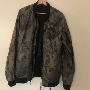 North Face Windbreaker - Vindjacka i bra skick! Storlek L. 