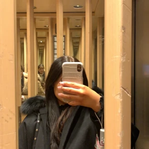 Svart pälskappa - Säljer nu min svarta pälskappa i storlek s, i ny skick, skriv för fler bilder  