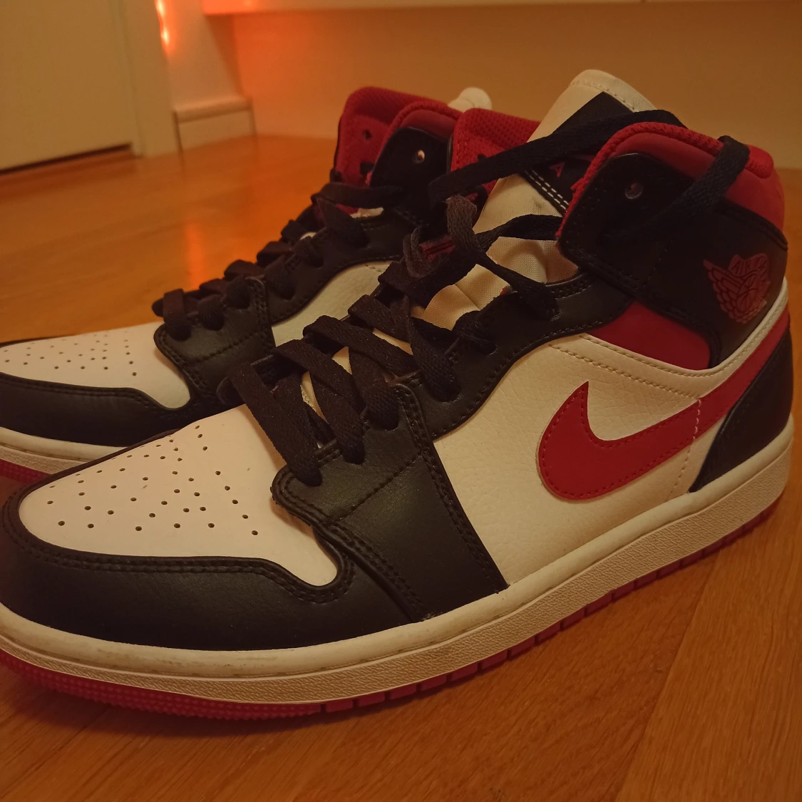 Jordan 1 mid gym red  - 90