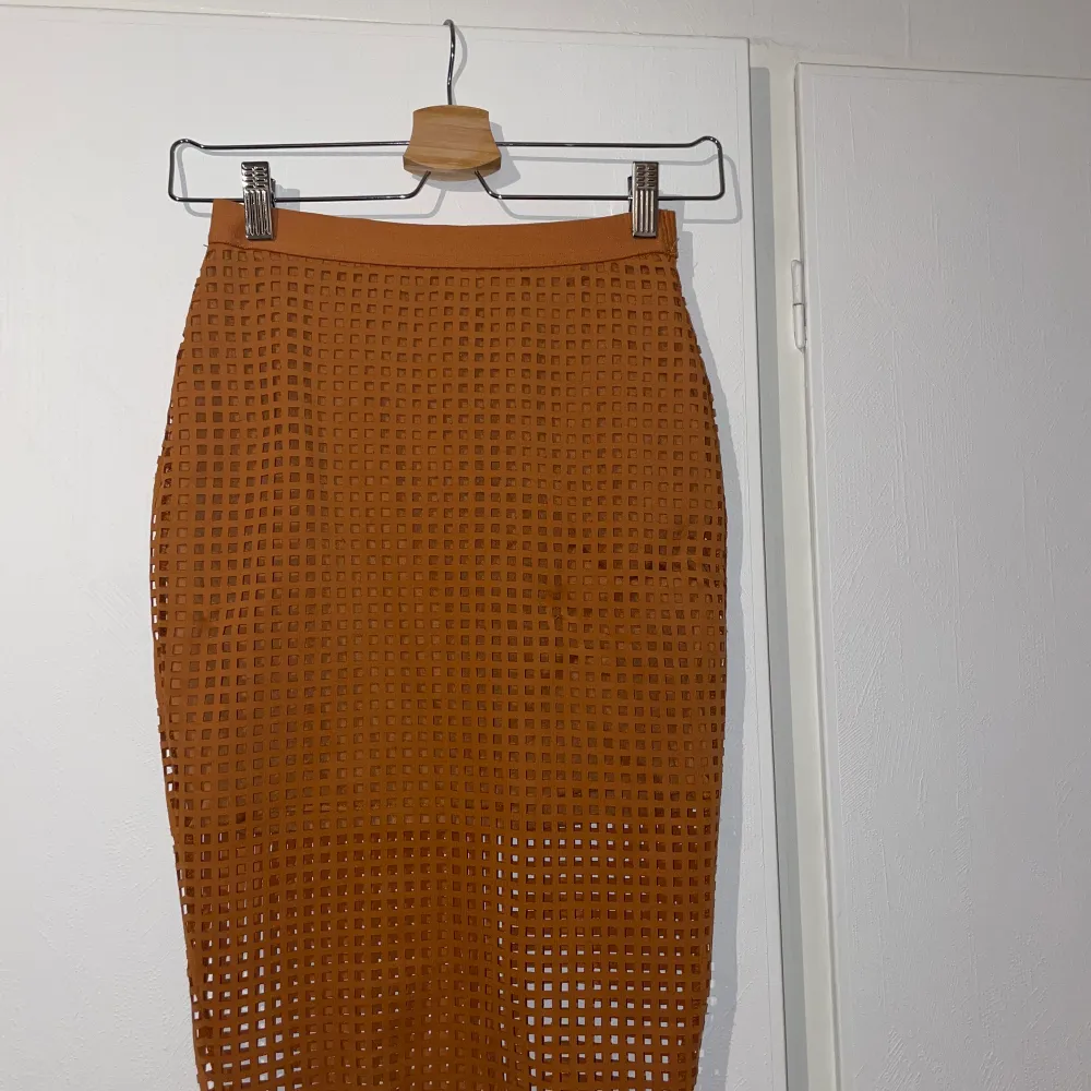Set från Bikbok, kjol storlek xs och topp storlek s, kan köpas båda tillsammans för 150kr eller enskilt för 80kr.. Kjolar.