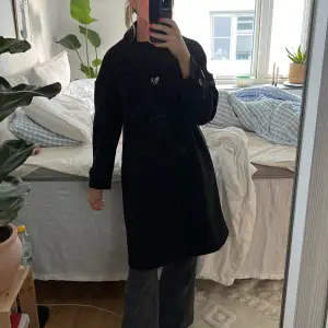 Svart kappa från Zara, storlek xs🫶 köpare står för frakt på 66kr 