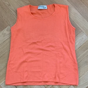 Väst - Super snygg väst i bra skick, i storlek S/M, hör av er vid intresse eller för mer bilder<3