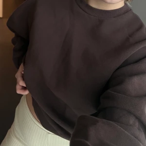 Gina tricot sweater strl s/m - Sweater från Gina Tricot, strl s/m. Säljer för 150. Pris kan diskuteras vid snabb affär! 