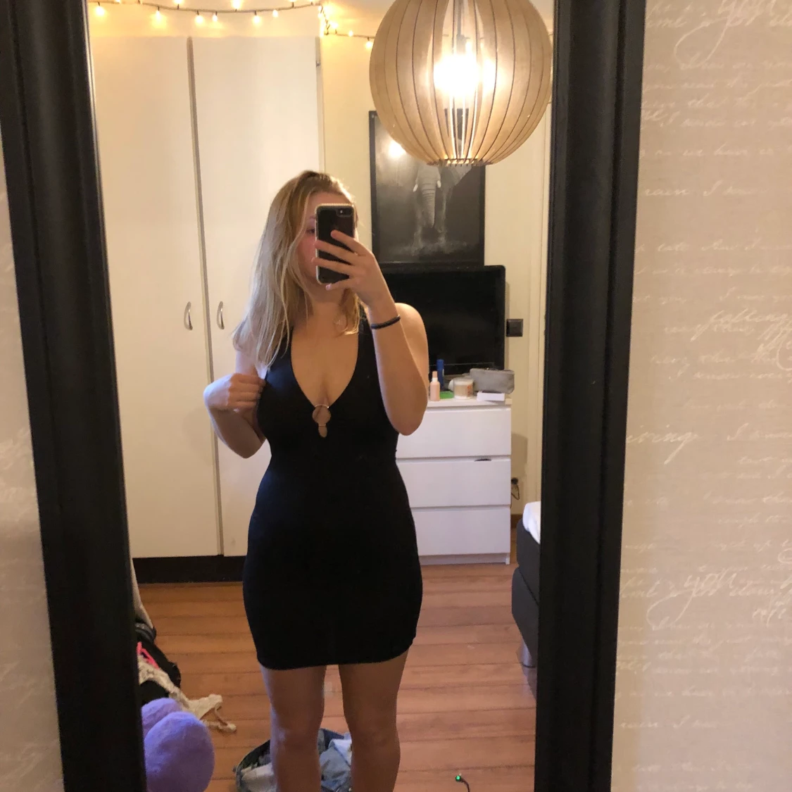 Helt ny svart klänning