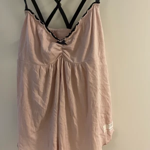 Oddmolly linne - Oanvänt linne fr Oddmolly :) Säljes pga aldrig kommit till användning!  Passar S-M