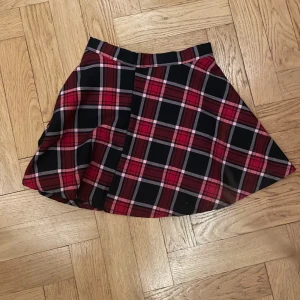 Kjol - Rutig kjol! Kontakta vid frågor elr bilder🫶