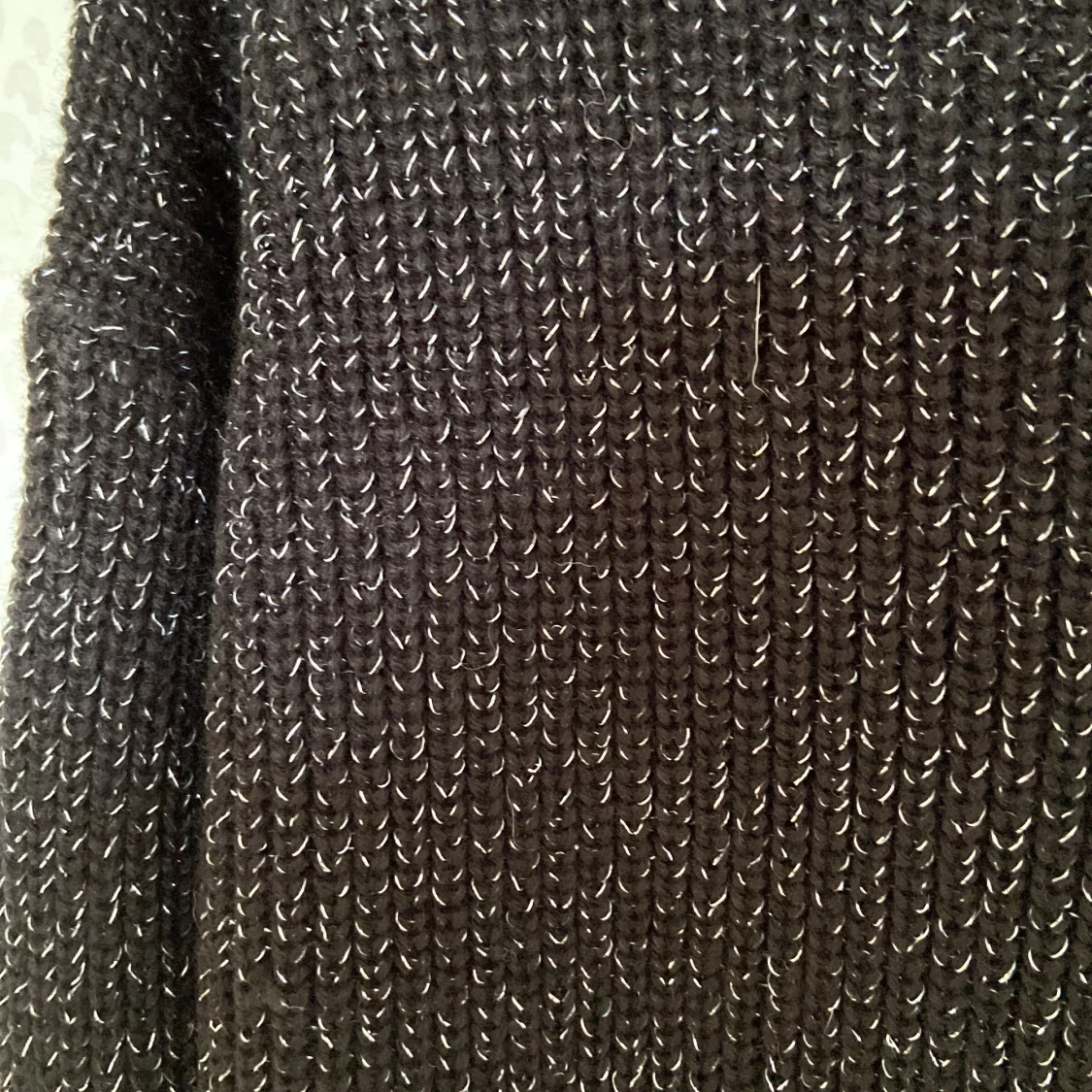 Glittrig stickad klänning - 90