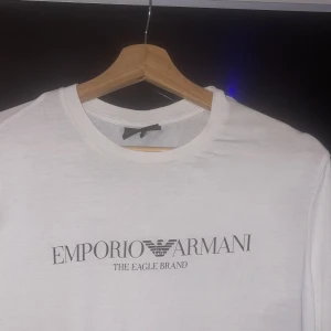 Armani t shirt - Nhpris 799 bra skick stl L men passar M