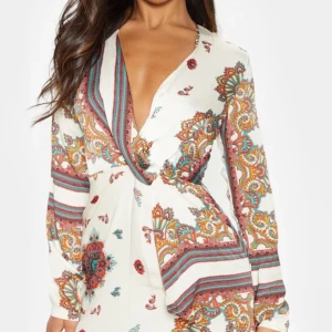 PLT klänning  - Snygg klänning från plt   Aldrig använd med etikett kvar! 