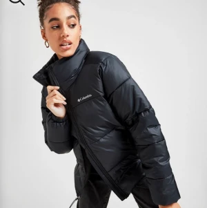 Columbia dunjacka dam - Ett år gammal men nästan inte använd. Gott skick. Det är varm och skön och har jättefin passform.