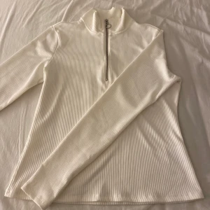 Vit topp - Aldrig använd, storlek L🌸