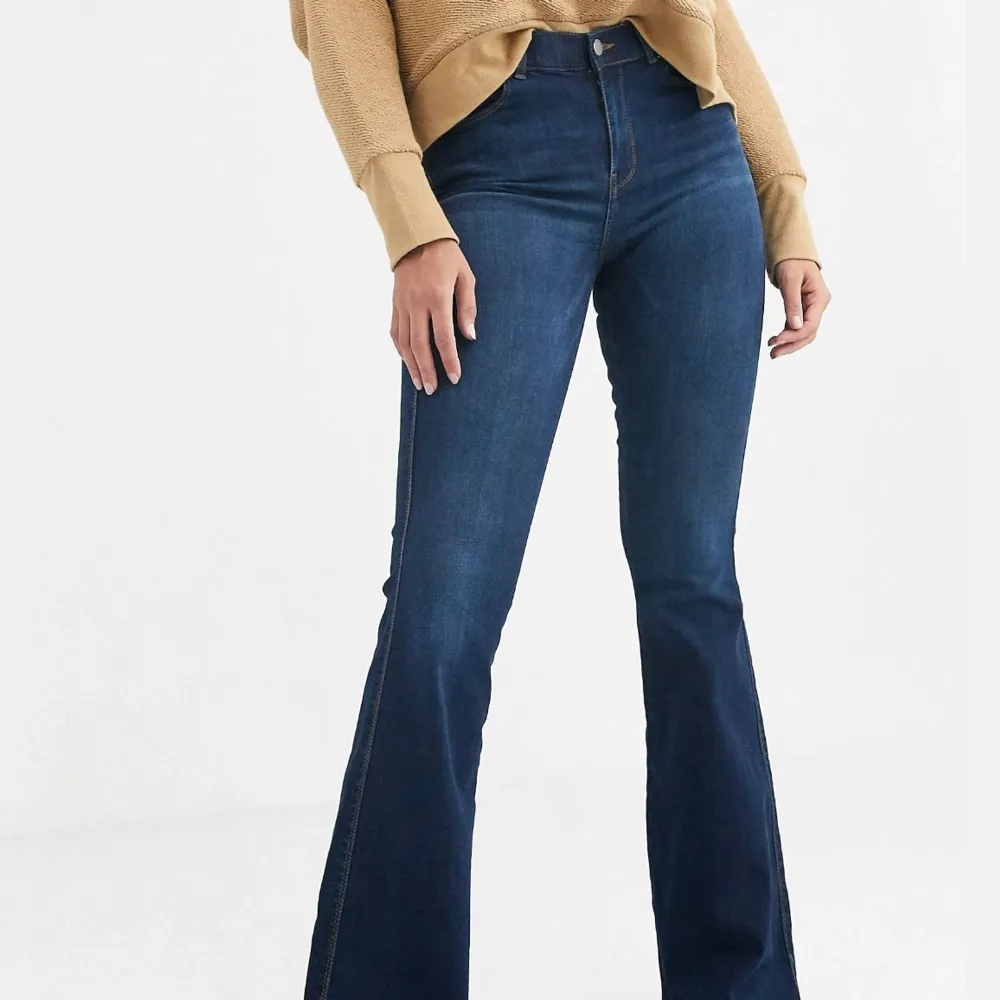 Aldrig använda. I färgen Atlantic dark blue från dr. denim i modellen Macy. har haft dessa innan och de är stretchiga och super sköna💕. Jeans & Byxor.