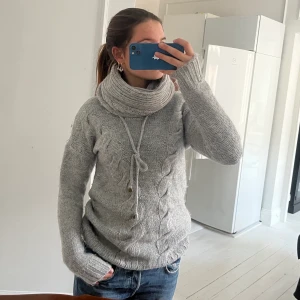 Mysig tröja!! - Säljer denna tröja men världens mysigaste polokrage från Mexx!!! Den sticks inte alls💗