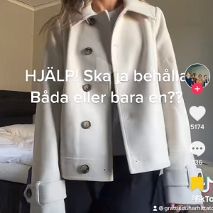 Slutsåld jacka - Säljer denna slutsålda jacka som ja köpte för en vecka sedan. Den har lapparna kvar!! Säljer endast för att jag råkat kasta returlappen💕köpt för 599 (lånade bilder)