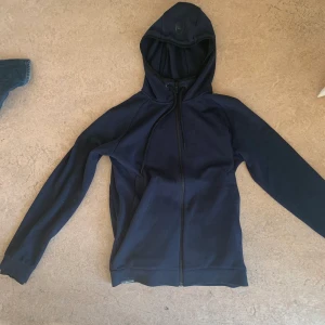 Sail Racing Zip Hoodie - Skön sail racing hoodie storlek M köpt för 1200, bara använt några gånger