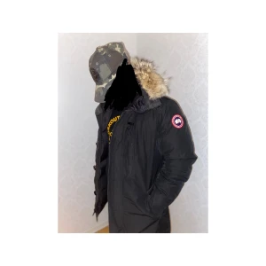 canada goose herr - CANADA GOOSE Chateau parka herr  strl. L  säljer pga för stor  Nypris: 15399kr vid snabb affär kan jag gå ner i pris. 