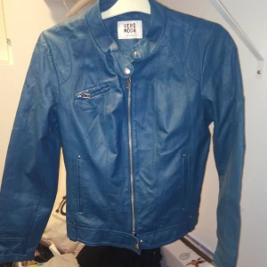 Jacka o kofts - Kläderna är i nyskick