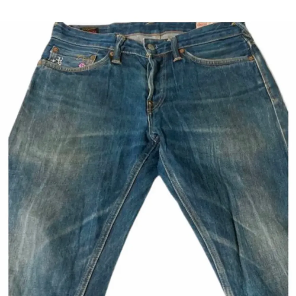 Helt oanvända evisu jeans. Säljer då de ej passar mig. Pris kan diskuteras. Jeans & Byxor.