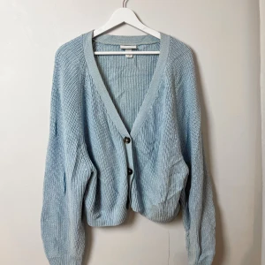 Stickad kofta  - Stickad kofta från monki. Oversized 