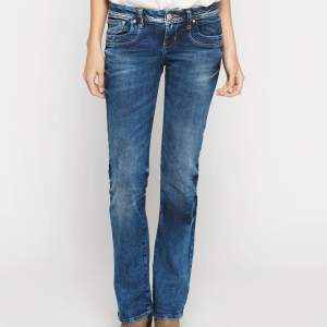 Jag säljer ett par Ltb jeans i färgen blå och i storleken Waist:27 Length:32❤️❤️❤️