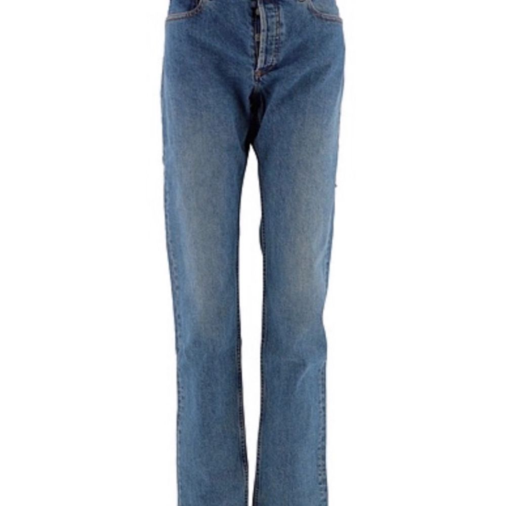 Säljer mina vintage APC jeans som är köpta för 1600kr i Paris på 90-talet och inga som helst brister. Det står att det är storlek 33 men vet ej om det är samma storlekar som nu då de motsvarar 30/30 eller 30/32. Jätteskön tvätt som bara vintage jeans har!. Jeans & Byxor.