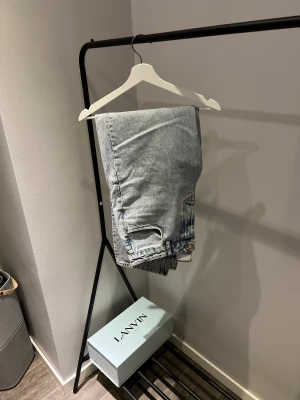 Jeans  - Jeansen är i nyskick endas testade, storlek:32/32, pris:100kr