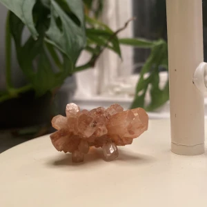 Aragonit kluster - Säljer ett litet aragonit kluster, kontakta gärna om frågor!💓💓 