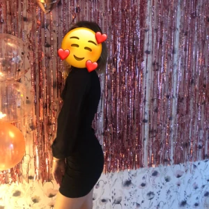 Svart klänning  - Använd en gång super fin o i skick som ny. Det är storlek xs men passar mig som bär s 