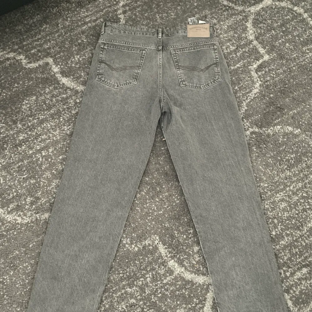 Ett par mango jeans aldrig använda fick de i födelsedags present nu i januari och tycker att det sitter lite för pösigt för min smak!. Jeans & Byxor.