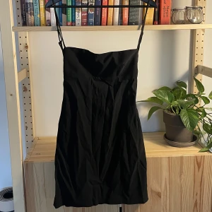 Klänning - Helt oanvänd klänning från zara som passar perfekt till sommaren! 