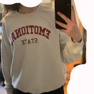 College tröja från LAGER 157 Storlek xs-s säljer på grund av att jag inte andvänder den