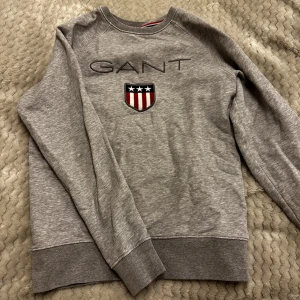 Grå gant tröja  - En grå gant tröja. Storlek xs. Skriv för mer bilder.