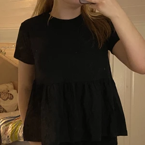 Svart T - shirt - Svart T shirt från Lager 157 i storlek S. Kontakta mig vid köp💛